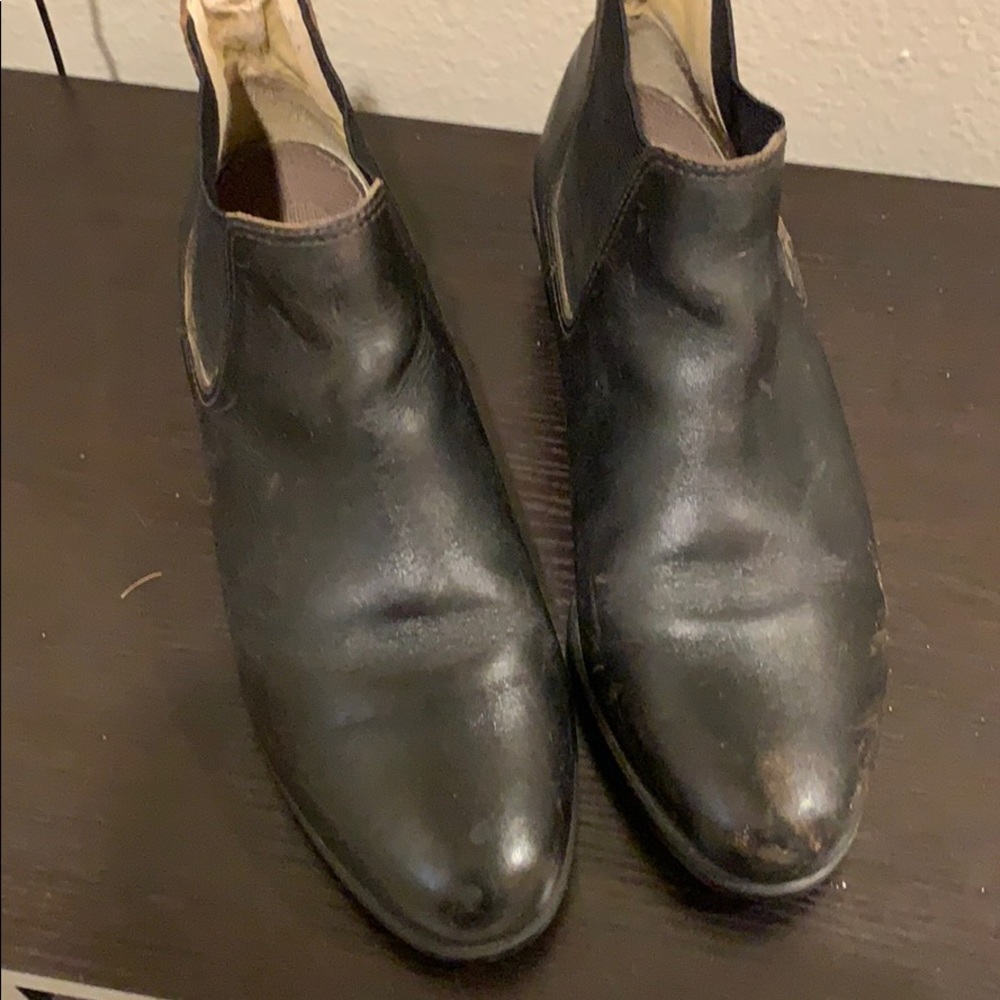 Ariat ankle boots size 9.5 perfect for riding
